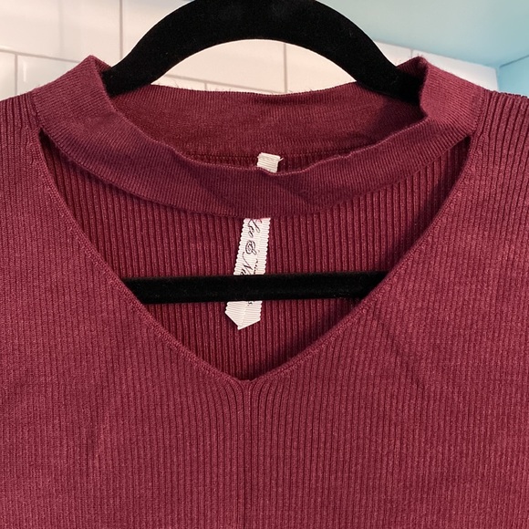 Burgundy collared sweater - Picture 2 of 4